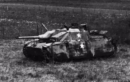 抓住就枪毙，阿登反击战中涂上美军标志的的德国黑豹坦克｜老照片 - 12