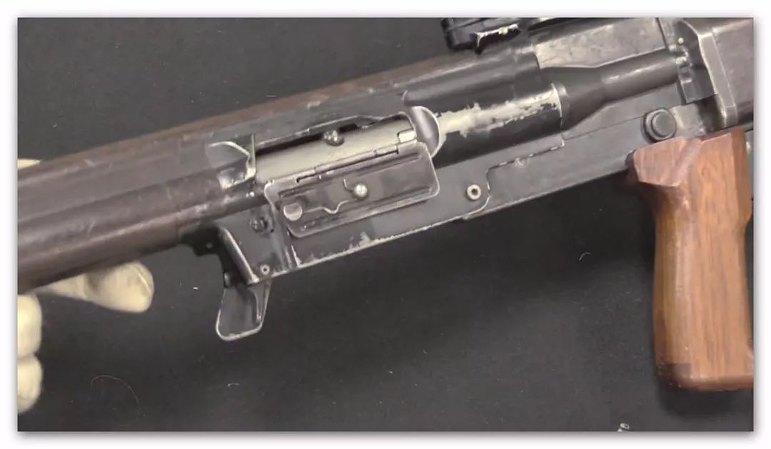 令英国L85突击步枪汗颜：67年前这把无托步枪性能可靠自带光瞄！｜轻武专栏 - 12