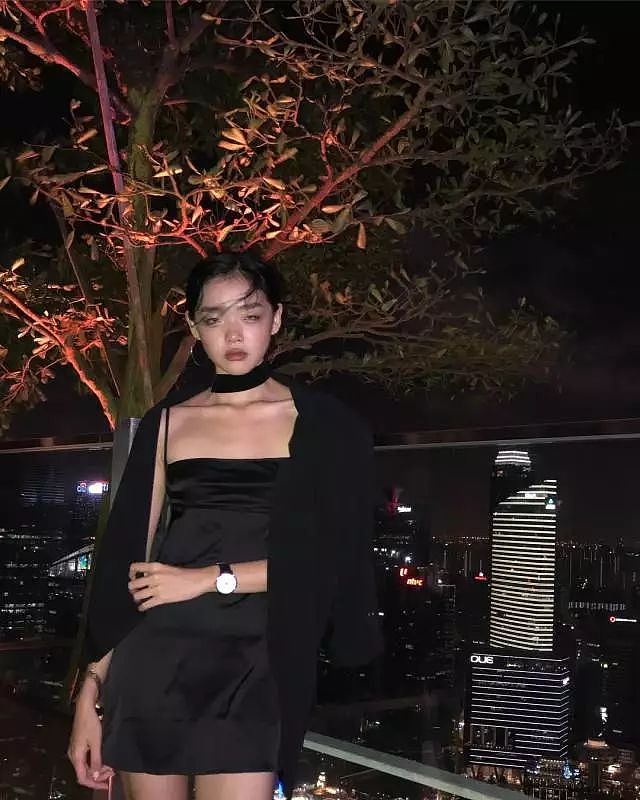 这位“宽眼距塌鼻梁”的18岁麻豆意外在Dior高定秀场走红，她会成为新加坡的“雎晓雯二代”吗？ - 37