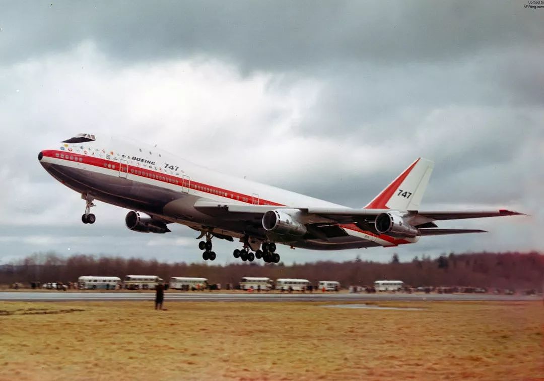 从战略运输机到巨型珍宝客机，波音747空中女王诞生记｜老照片 - 30