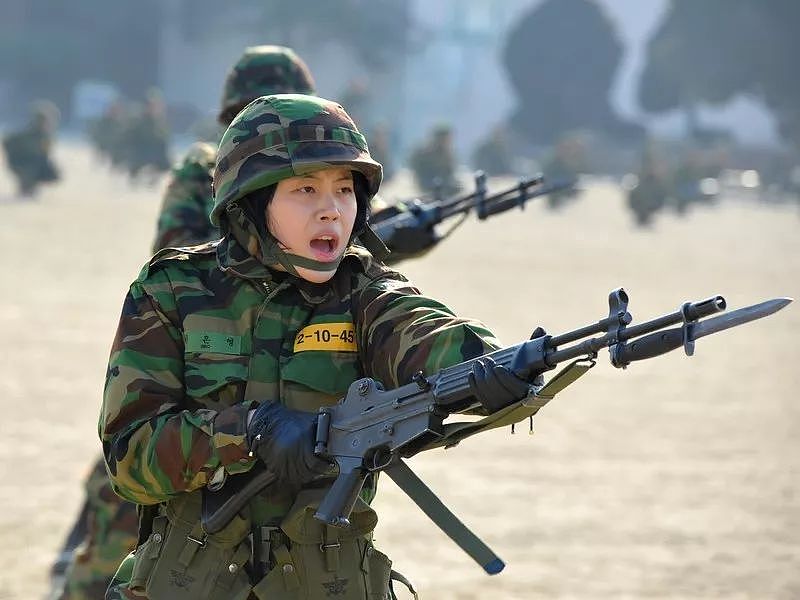 中国飞往韩国的客机，韩士兵拿着这款步枪打了4分钟｜轻武专栏 - 21