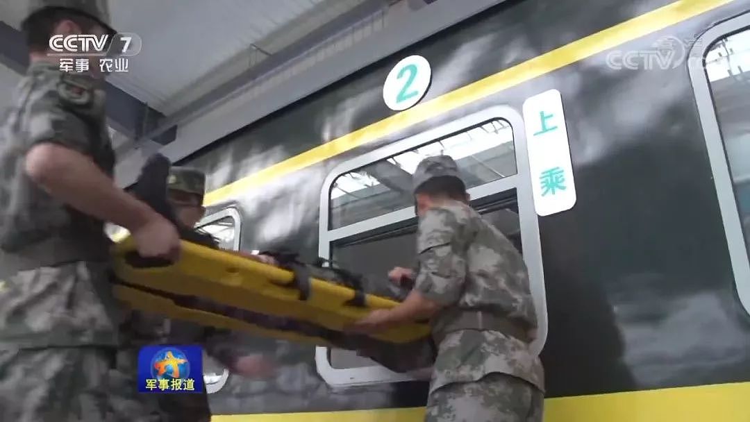解放军医疗列车亮相，适用大规模战争，一次救治500名伤员｜军情晚报 - 2
