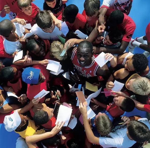 迈克尔·乔丹生日快乐！100张经典照片回顾“篮球之神”的封神路！ - 23