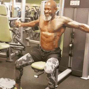 55岁黑金刚用肌肉告诉你：年龄就是个屁 - 7