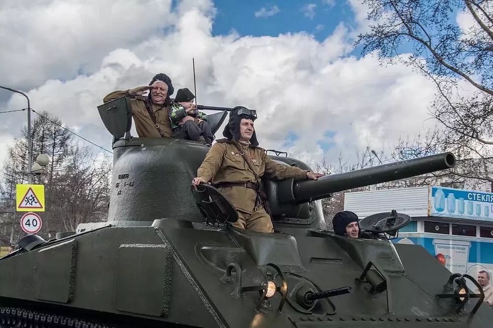 俄国阅兵把二战古董战车开上大街，T35坦克引起军迷一片尖叫 - 26