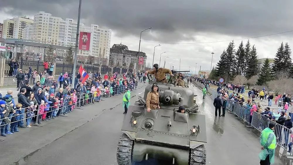 俄国阅兵把二战古董战车开上大街，T35坦克引起军迷一片尖叫 - 25
