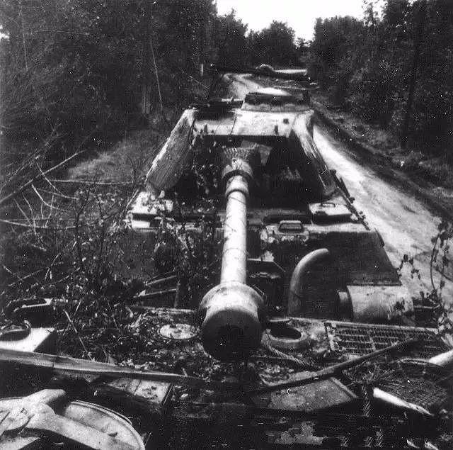 独孤求败，看二战中被摧毁的虎王坦克，很少正面击穿｜老照片 - 4