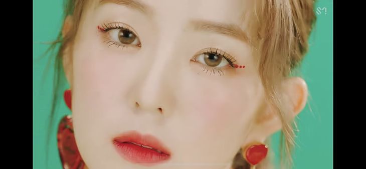 美人计 | 女团Red Velvet新歌回归造型有点迷，全靠颜值与妆容撑 - 15