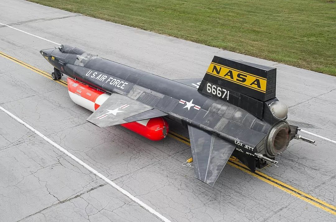 能飞6.7马赫的冷战黑科技，堪比导弹的X-15火箭飞机｜军武正片 - 5