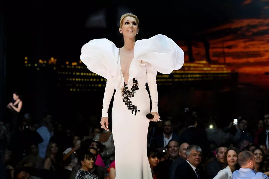 51岁的Celine Dion不需要少女感，那个唱着“我心永恒”的她又回来了！ - 39
