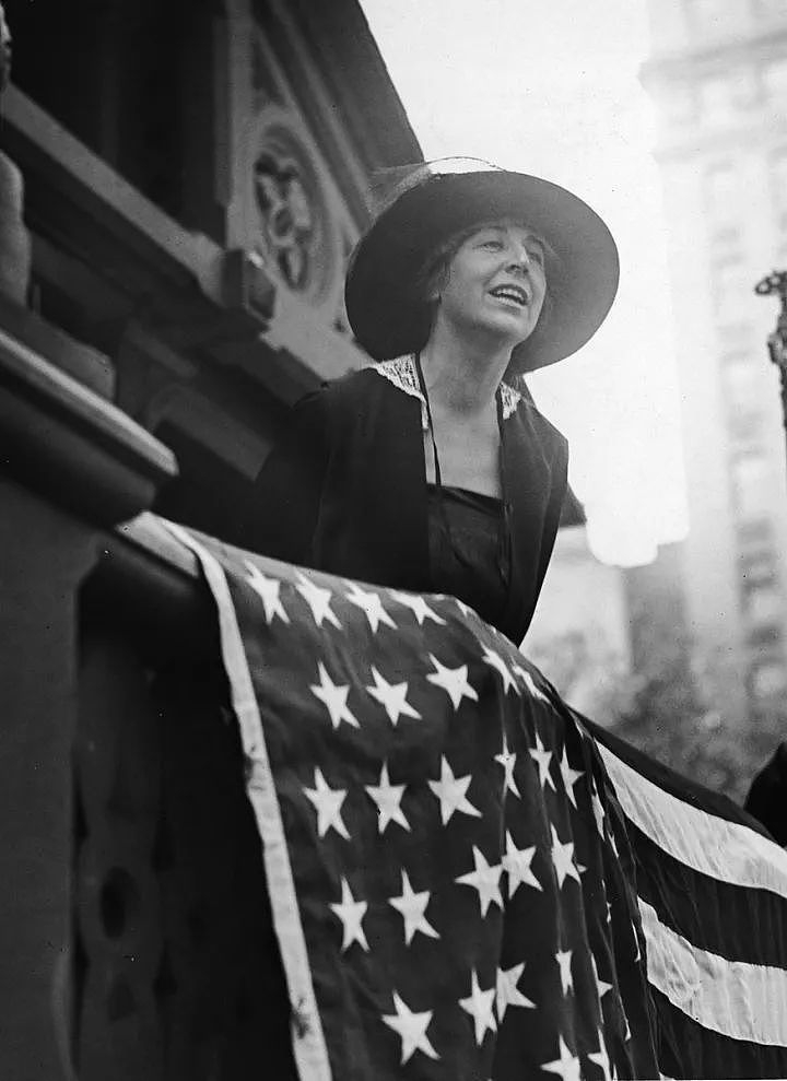 圣母婊？珍珠港被日本偷袭，美国对日宣战时唯一的女议员投了唯一的反对票 - 7