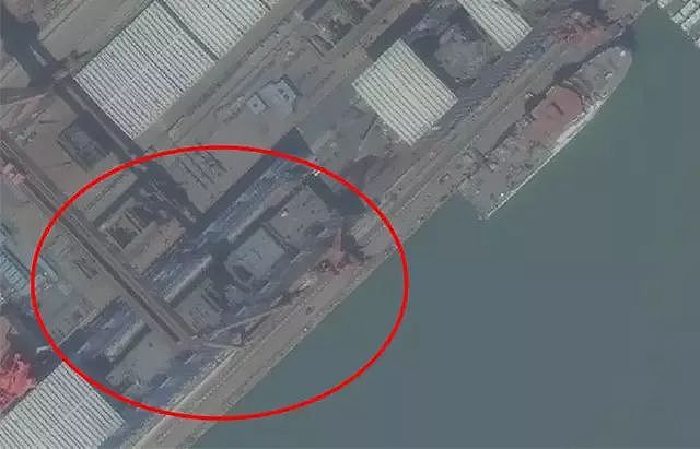 印度船厂龙门吊倒塌困住最新隐身军舰，中国又背锅了｜军情晚报 - 9