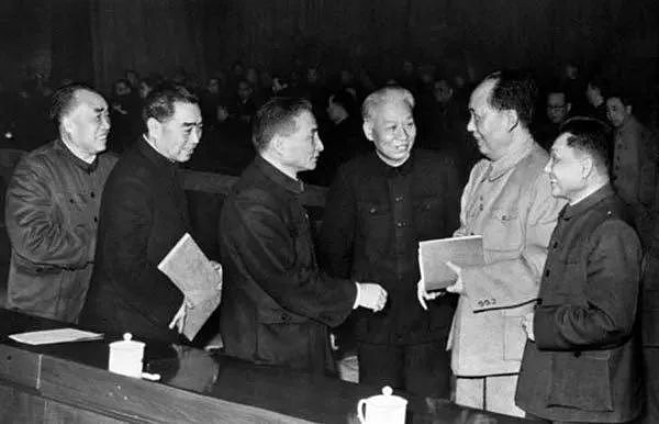 卓越的历史功勋，伟大的人民公仆：关于刘少奇同志一些档案文献的回顾 - 8