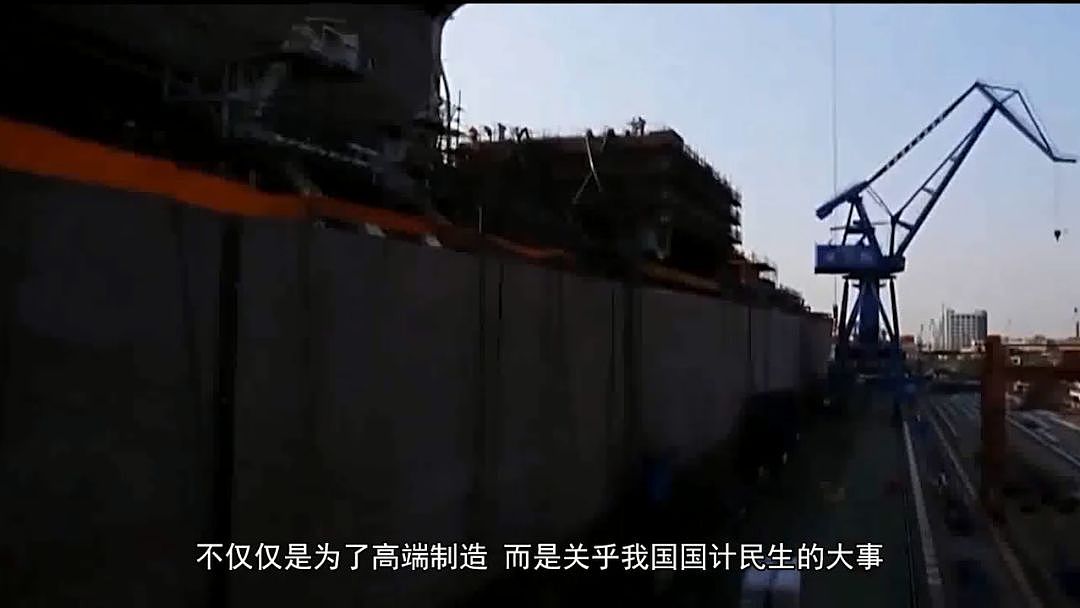 中国8万吨巨舰“抱着”60颗原子弹海上航行 ！能养活上海一个月？ - 3