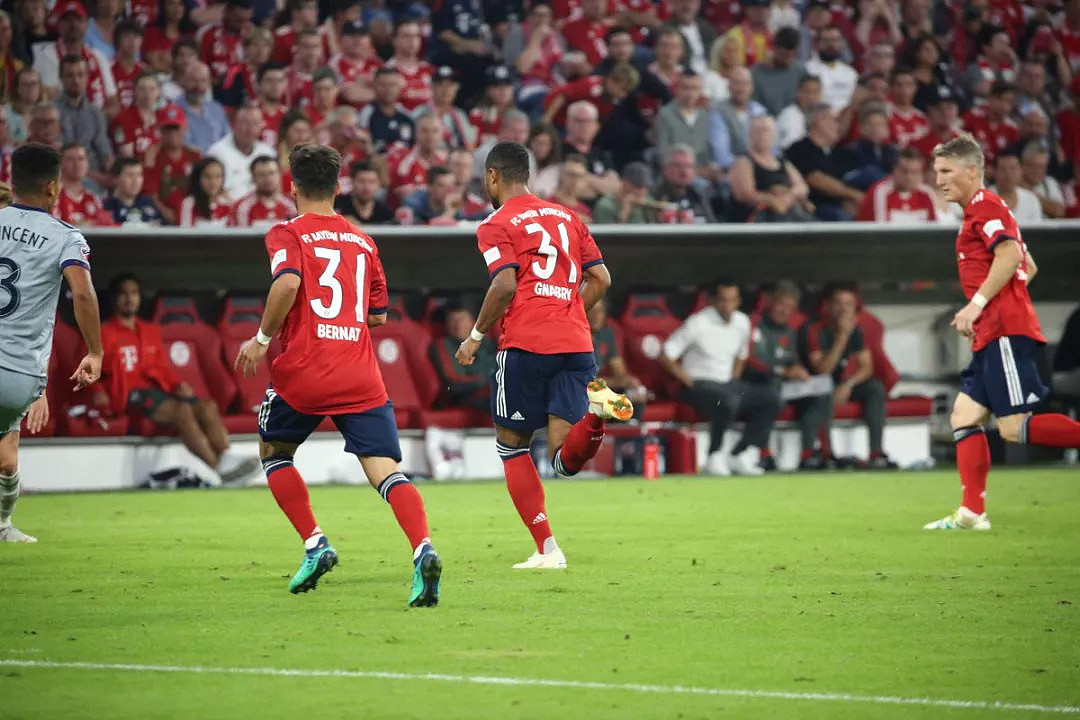 时隔3年，施魏因斯泰格又一次披上了拜仁慕尼黑31号球衣 - 6