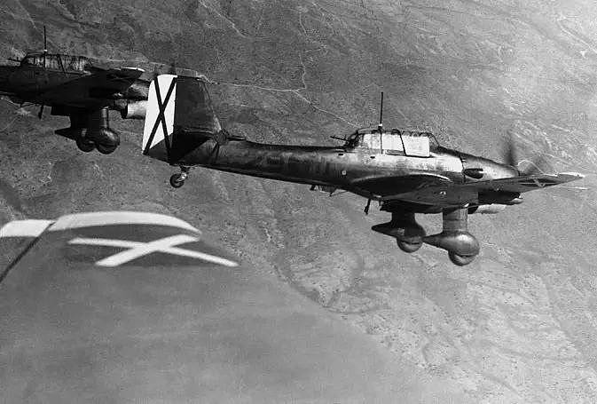 二战德国有多疯狂？仅1944这一年，就造了25000架战斗机 - 15