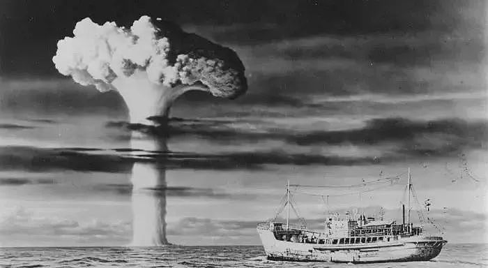 聚焦 | 比基尼背后的血腥秘密：美军12年用67枚核弹毁灭一个民族，核辐射人体实验危害至今 - 17