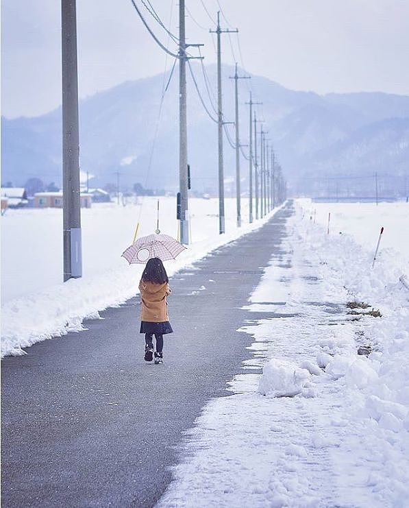 偷拍女儿3年，日本一老爸把女儿拍成宫崎骏动画，每天3万人催他晒女儿··· - 46