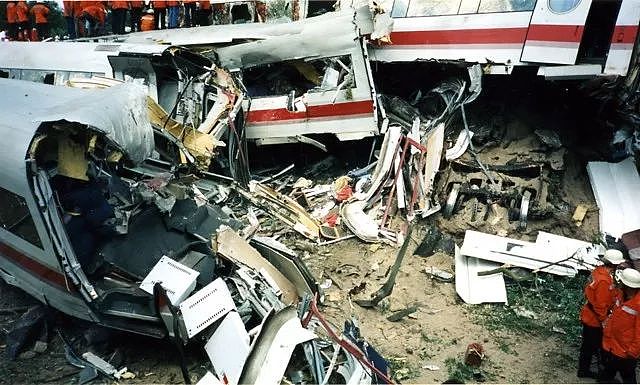 时代 | 世界第一脱轨事故：德国“高铁”因一个车轮酿成巨大悲剧 - 16
