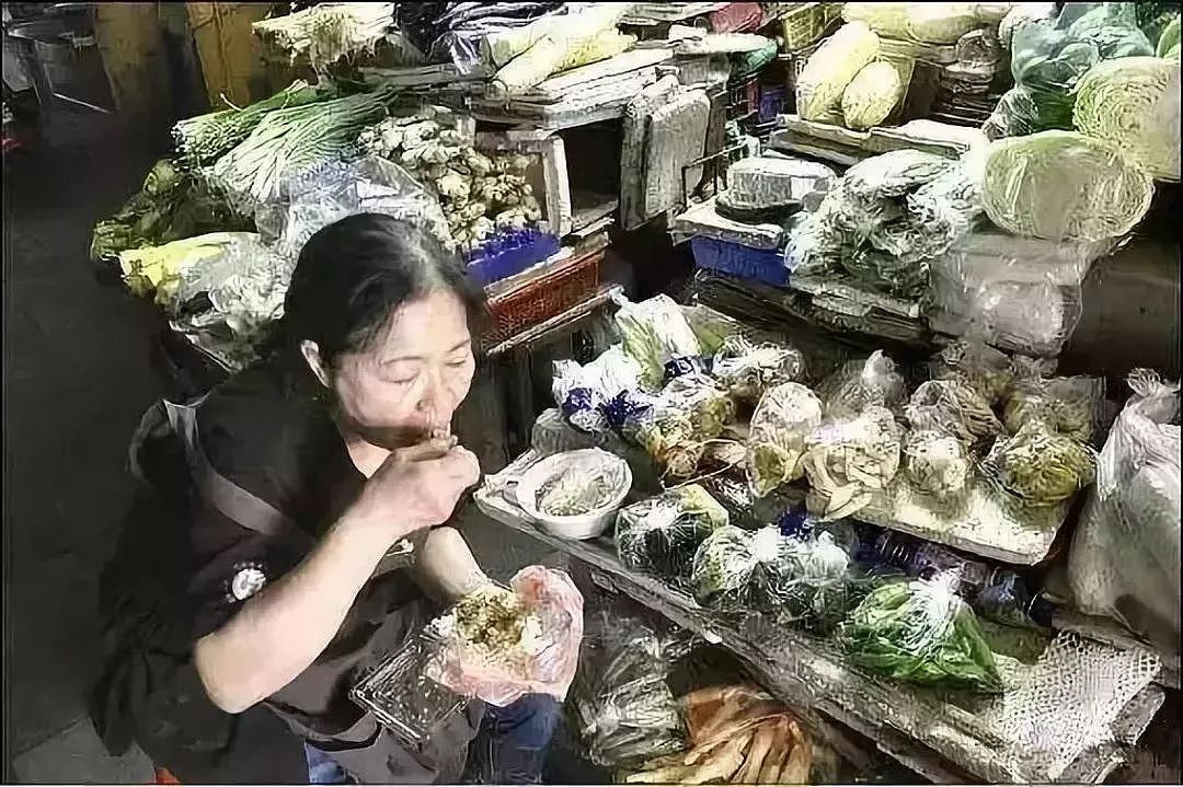 中国卖菜大妈，因为一件事惊动BBC、登上《时代》周刊，排名超过奥巴马、乔布斯！ - 15