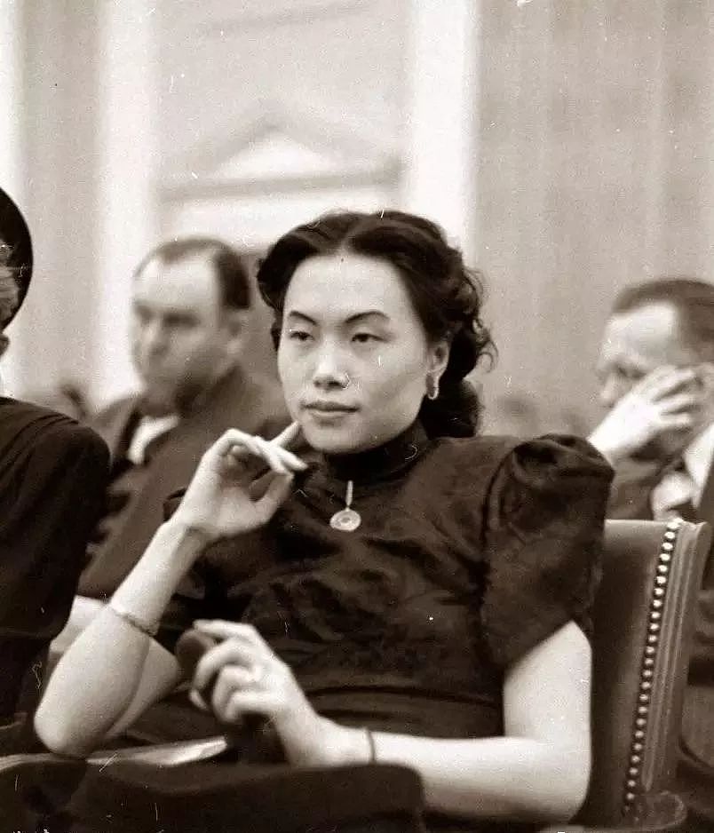 邓小平说：她是走上美国政坛的第一位中国女性，是几届中国领导人的座上宾，而刚刚，她近百年的传奇画下了句点！ - 12