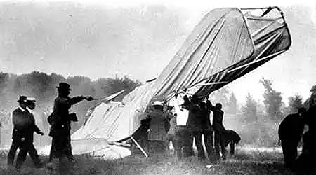 时代 | 莱特兄弟发明了飞机，但他们也摔死了第一个乘客 - 8