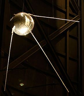 史上第一个被送上天的，不是人造卫星，可能是个窨井盖儿 - 14