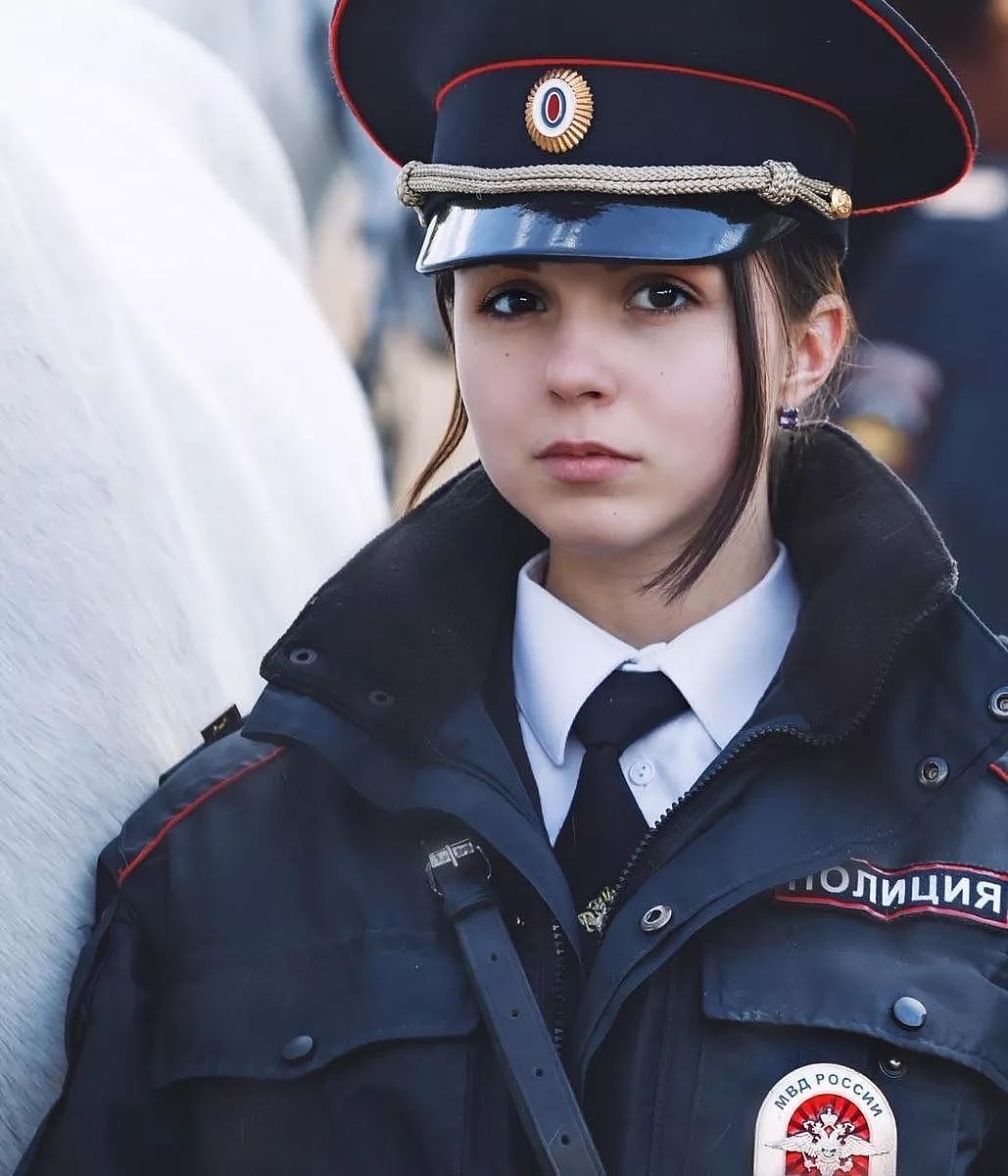 俄罗斯女警美得就像玩警服cosplay一样 - 44