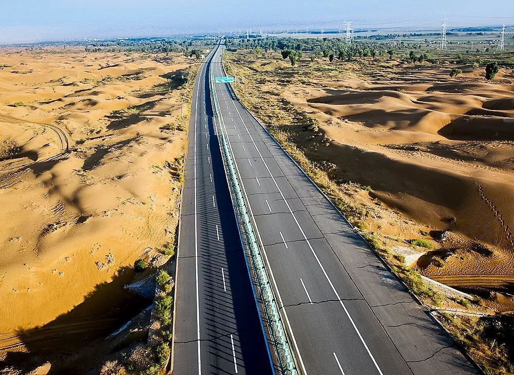 世界最长沙漠公路，耗资370亿，一路风景如画，自驾美爆了！ - 24