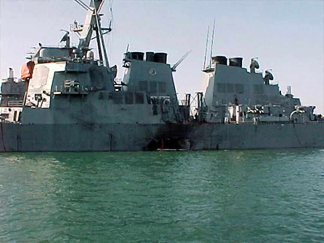 罗斯福号航母进入波斯湾：警报！大批伊朗快艇来袭，这不是演习！ - 1