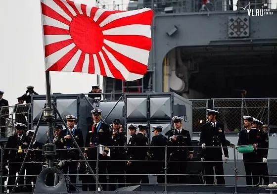 不让挂旭日旗，日本取消参加韩阅舰式，海自两次访华却很老实｜军情晚报 - 1