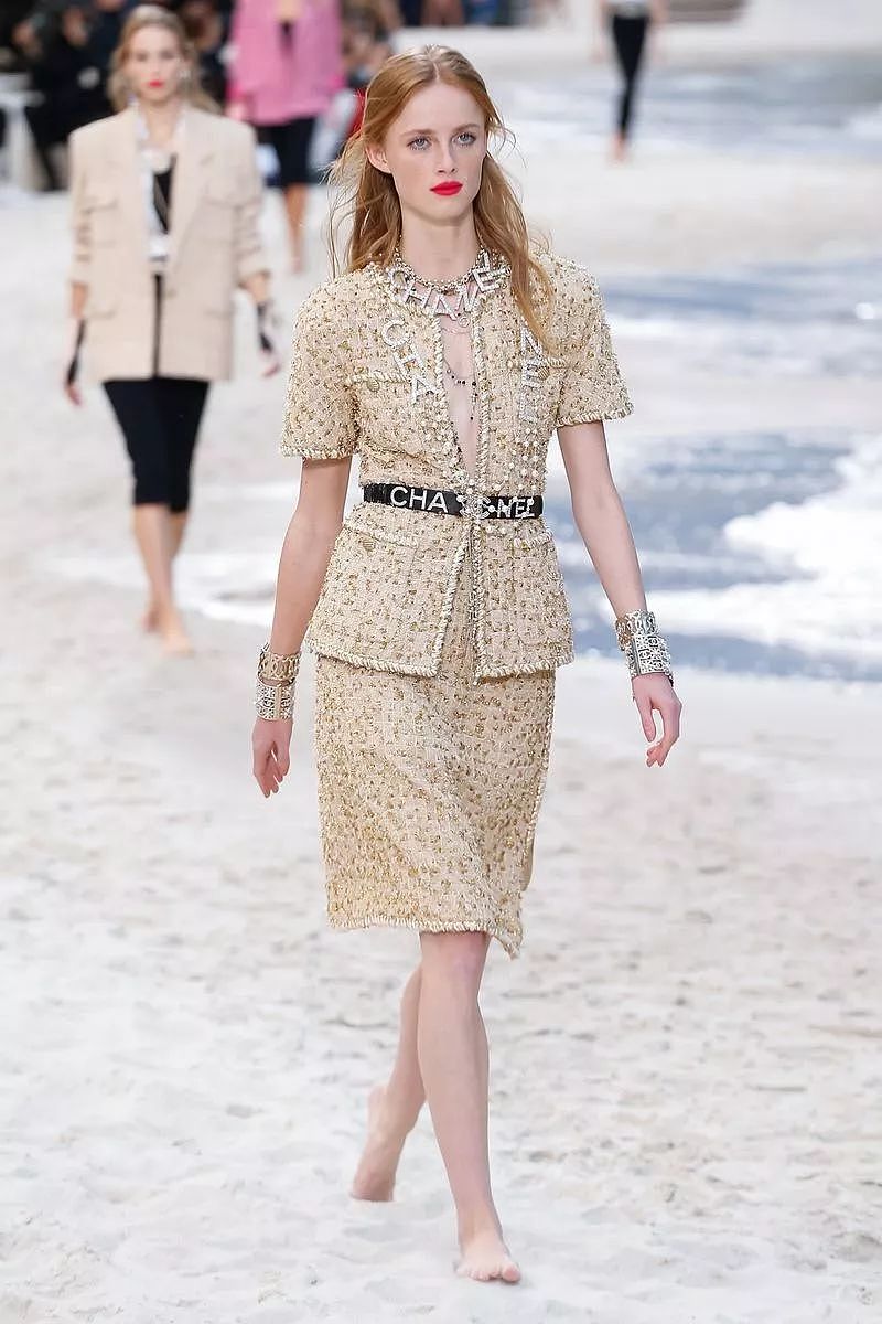 Chanel的包已满足不了我，从刚刚开始全世界女人都想穿它去踩沙滩！ - 12