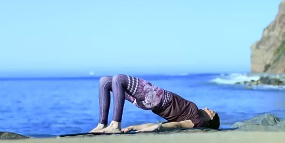 海边练瑜伽，精气神十倍充足 ▷ 每日一练 - 16