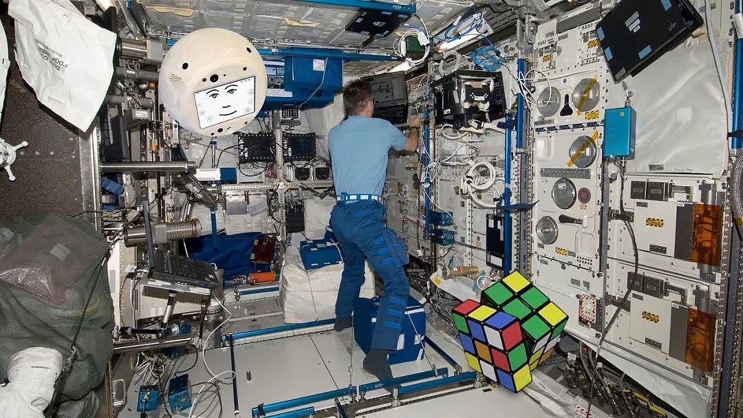 Space X 派机器人船员进入空间站，科幻片场景成真了 - 12