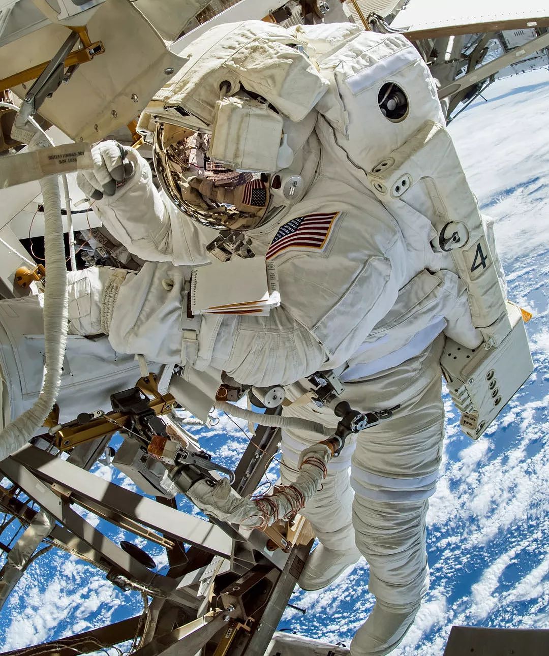 跟着宇航员进入空间站体验太空生活，再不上车就晚了！| 独家新书 - 13