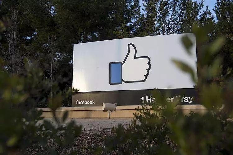 Facebook 又爆数据泄漏，这是扎克伯格的战争和大考 | Global 24/7 - 3
