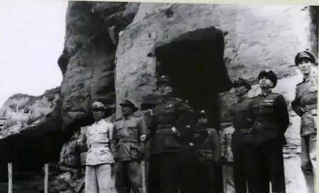 1947年蒋介石秘访延安，住窑洞坐矮凳，发现一个惊人真相！ - 3