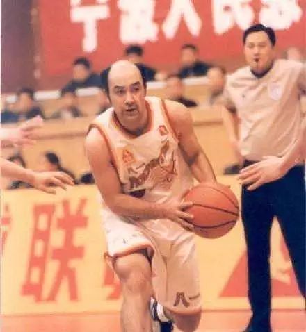中国篮球，70年70人 - 64