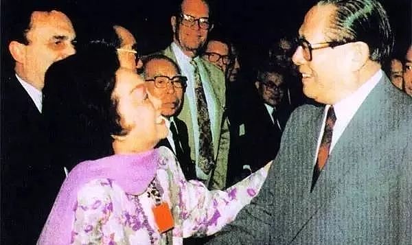 邓小平说：她是走上美国政坛的第一位中国女性，是几届中国领导人的座上宾，而刚刚，她近百年的传奇画下了句点！ - 62