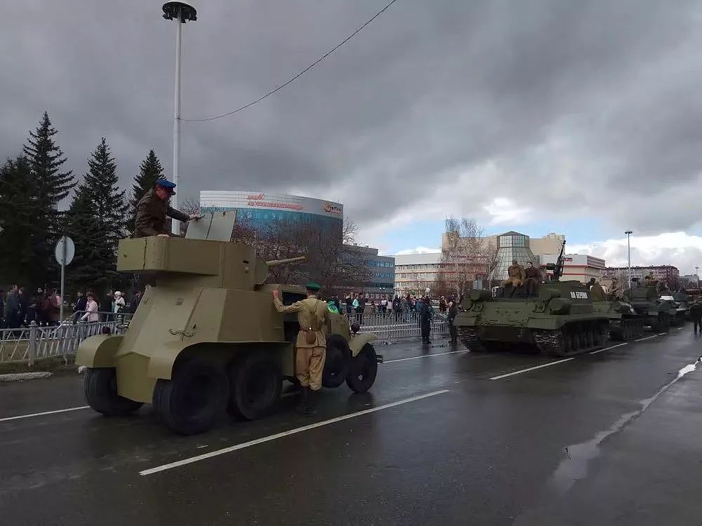 俄国阅兵把二战古董战车开上大街，T35坦克引起军迷一片尖叫 - 17