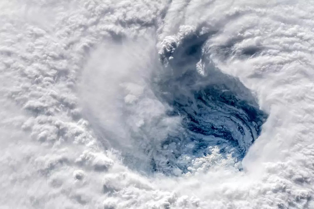 从高空看飓风（山竹台风），更能感受大自然的威力 - 8