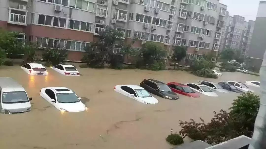 大赞！内蒙古突遇洪灾，兵工厂直接开出刚造好的装甲车救灾 | 军情晚报 - 11