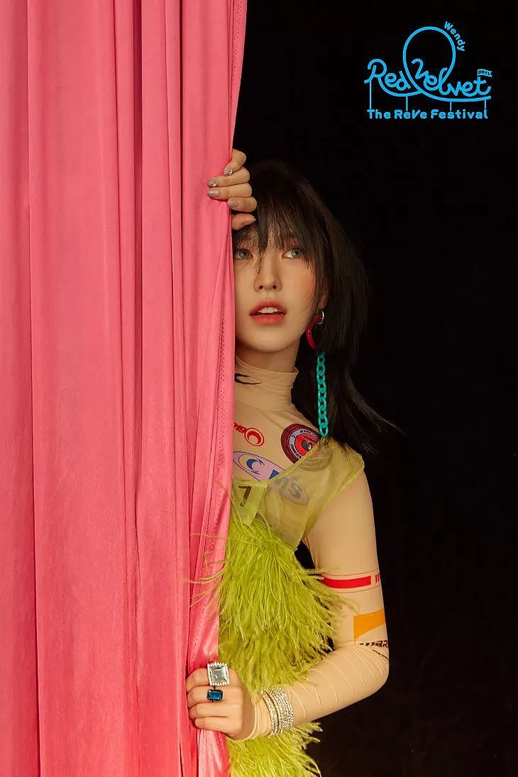 美人计 | 女团Red Velvet新歌回归造型有点迷，全靠颜值与妆容撑 - 35
