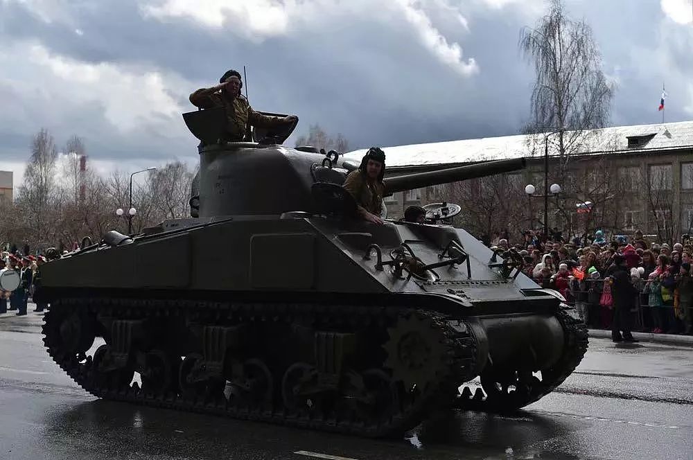 俄国阅兵把二战古董战车开上大街，T35坦克引起军迷一片尖叫 - 20