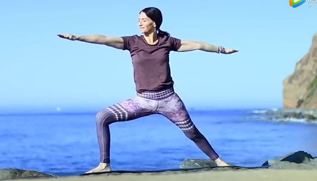 海边练瑜伽，精气神十倍充足 ▷ 每日一练 - 12