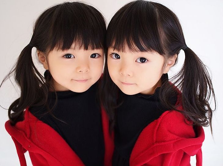 这对日本双胞胎小姐妹，复制粘贴的脸蛋和打扮，直接萌倒无数网友... - 19
