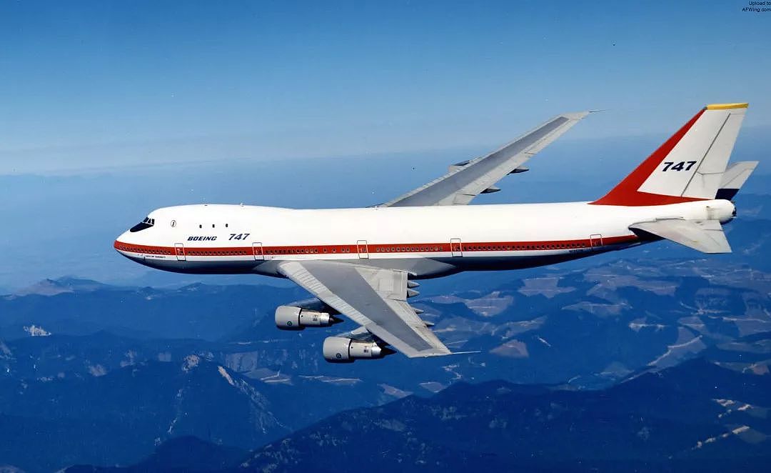 从战略运输机到巨型珍宝客机，波音747空中女王诞生记｜老照片 - 38