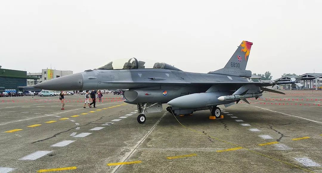 坠毁8架！美国卖给台湾的阉割版F-16，到底什么型号？｜军武正片 - 7