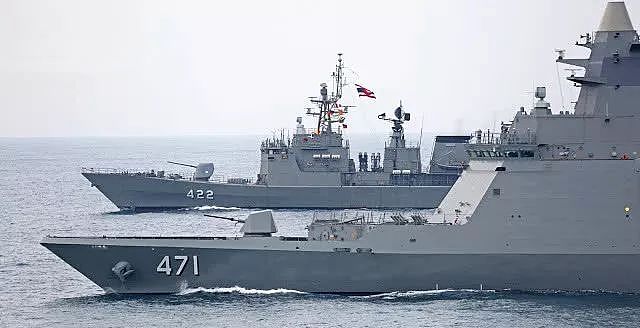 泰国海军两代主力舰同框，中国造军舰老骥伏枥，毫不弱于韩国新舰 - 3