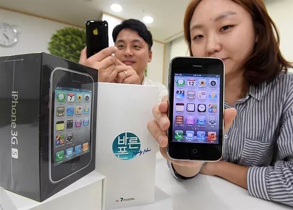 早报 | iPhone 在韩只卖 260 元？三星折叠手机售价或将破万 - 14